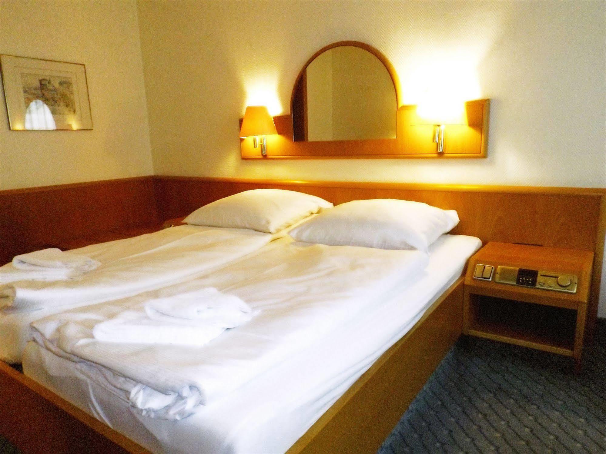 A1 Raststaette & Motel Hamburg-Stillhorn Экстерьер фото